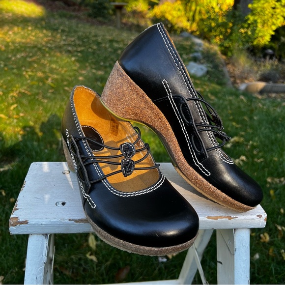 Groundhog Tucson Leather Natural Cork Wedge - Picture 10 of 10